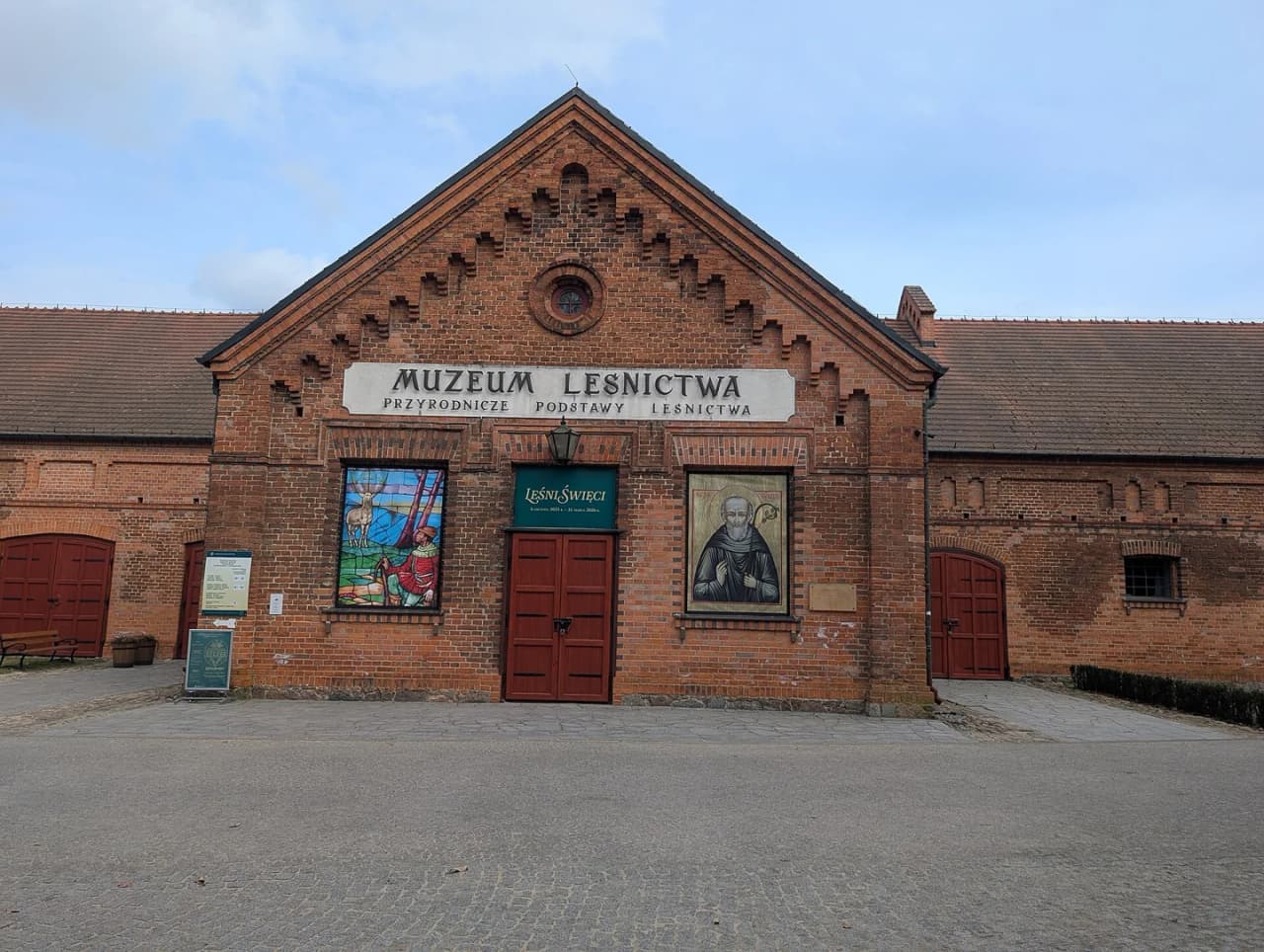 Ceglana Powozownia Muzeum Leśnictwa w Gołuchowie.